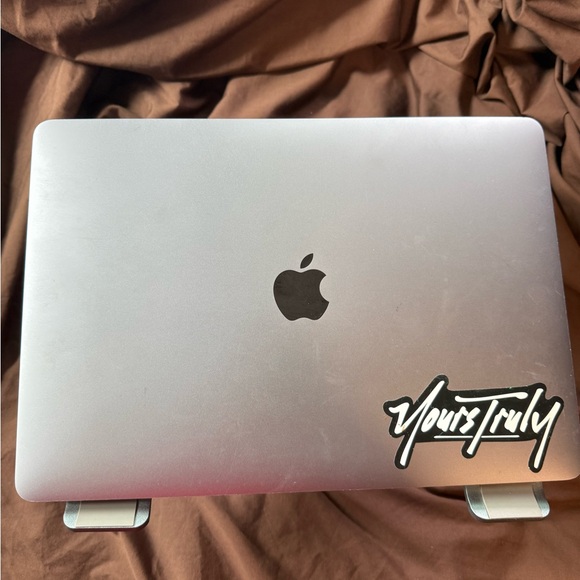 Apple Silver Laptop Riser - Picture 7 of 7